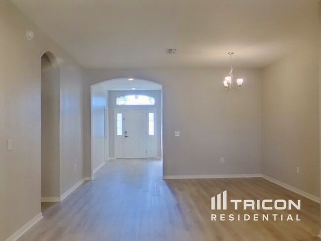 Foto del edificio - 6715 Castle Green Pl