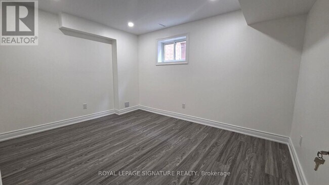 Building Photo - 3137 Sunnyhill Dr