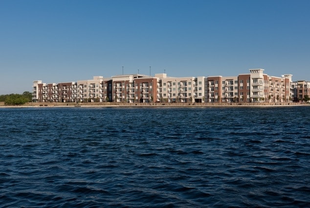 Centro urbano junto al lago - Lakeside Urban Center