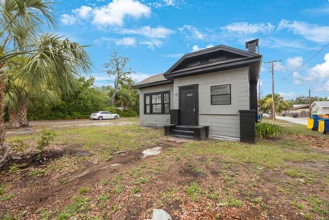 Foto del edificio - Large 3bdrm/1bath/+ bonus room ***Section ...