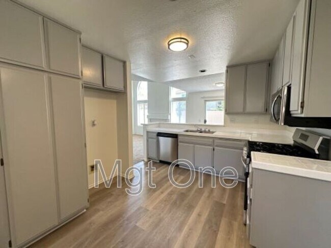 Building Photo - 1100 Portofino Ct