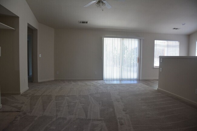 Foto del edificio - 5163 Tehachapi Way