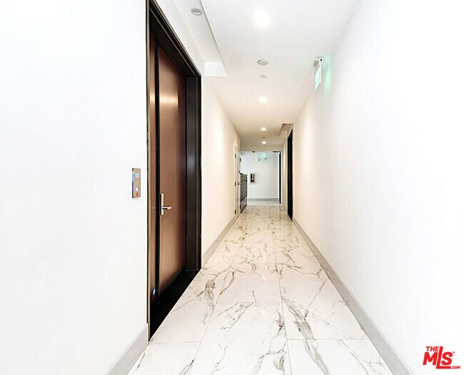 Foto del edificio - 1249 S Holt Ave