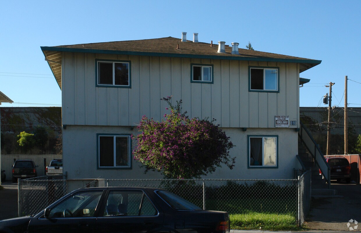 Building Photo - 810 Jeanne Ave