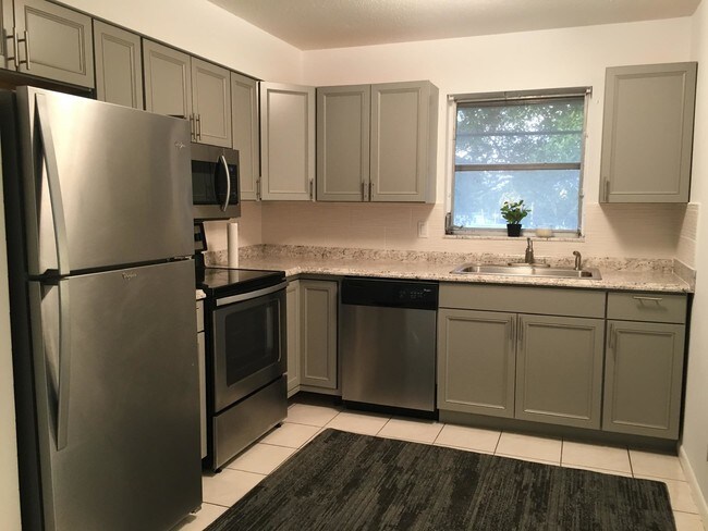 Building Photo - 301 W Ocean Avenue 26