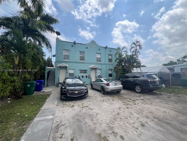 Foto del edificio - 2358 SW 18th St