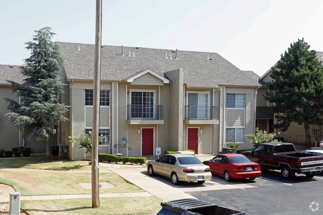 Foto del edificio - Lake Hefner Townhomes