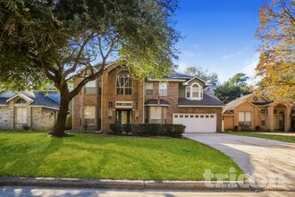 Building Photo - 1934 Creston Dr