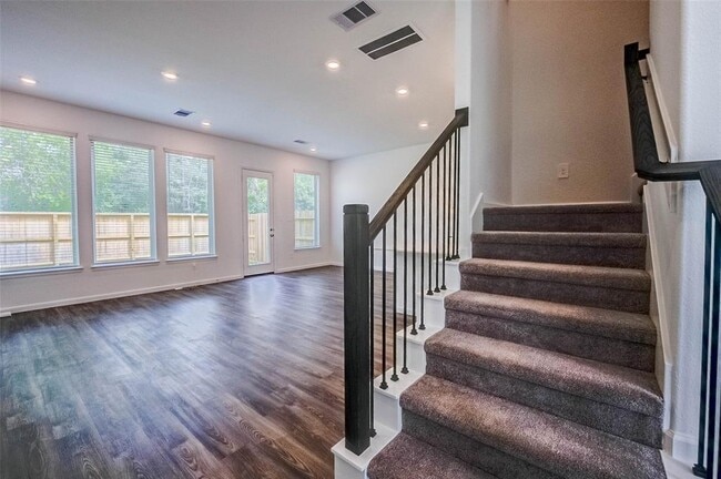 Building Photo - 609 Royal Arch Dr