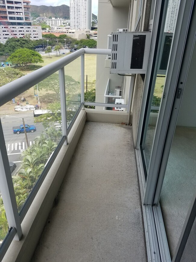 Foto del edificio - 1BD/1BA/1 Covered Parking