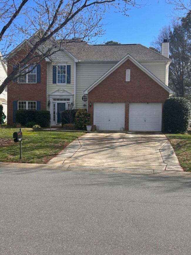 Building Photo - Beautiful 4 Bedroom Single Family Home