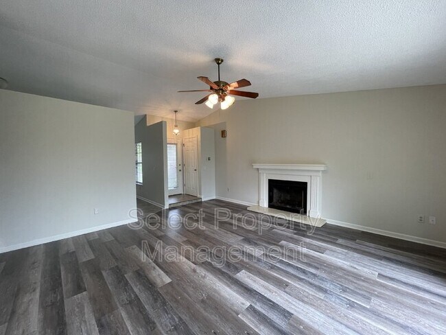 Foto del edificio - 6509 Pine Meadows Ln