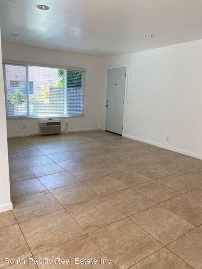 Building Photo - 1010 N Crescent Heights Blvd