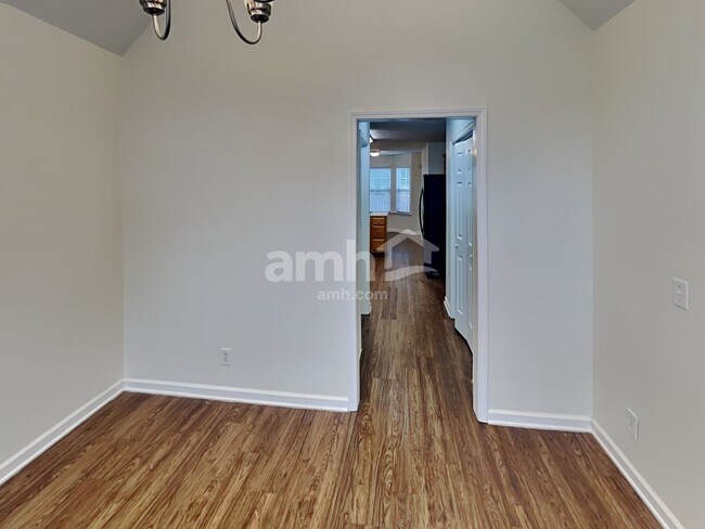 Foto del edificio - 204 Creekwood Drive