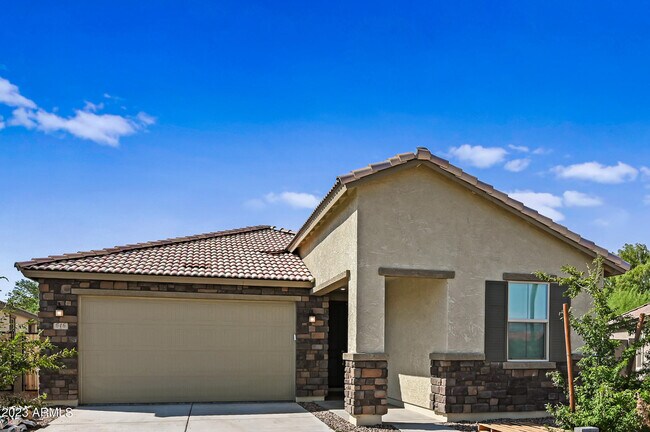 Building Photo - 646 E Rojo Way