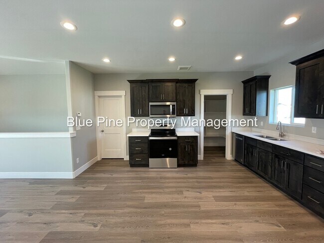 Foto del edificio - 5844 Wildrose Ave