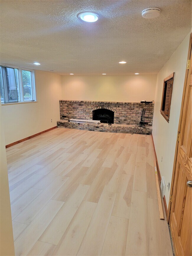 Foto del edificio - 3025 Walnut Grove Ln N