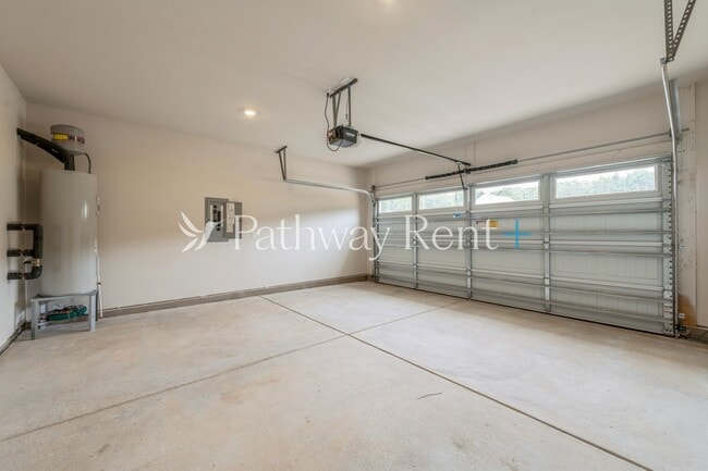 Building Photo - 112 Kennford Trl
