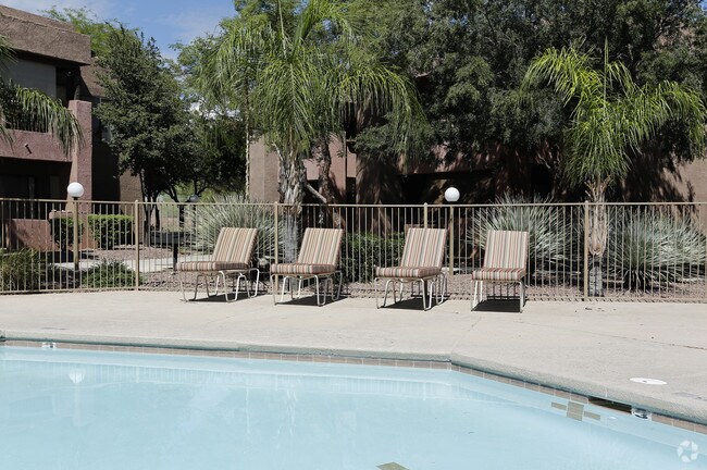 Piscina - Dorinda Vista Apartments