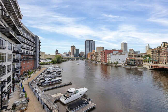 Foto del edificio - 106 W Seeboth St