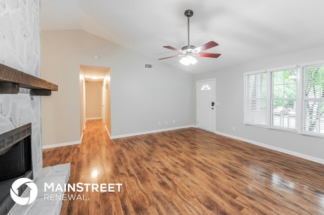 Building Photo - 129 Riverchase Dr