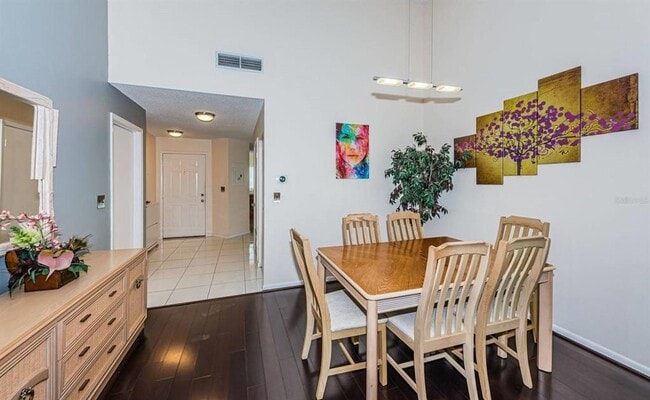 Foto del edificio - 6151 Bahia Del Mar Blvd S