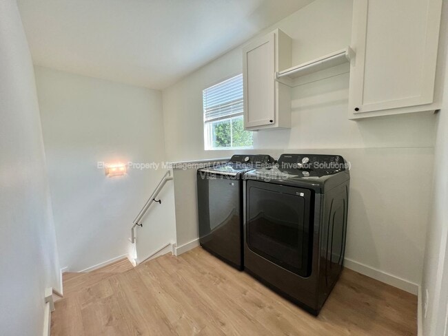 Photo - 216 E Hurd St Apartment