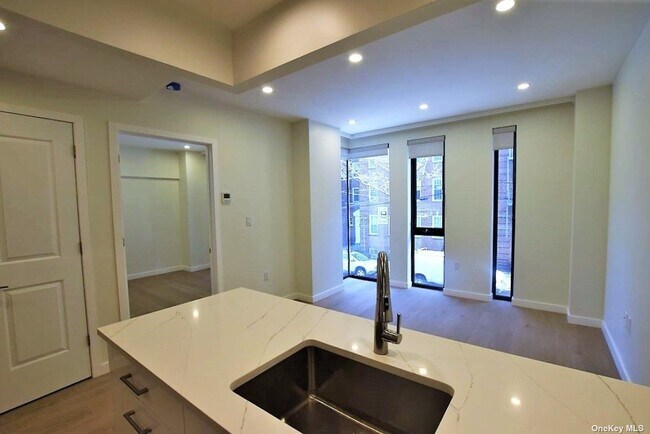 Building Photo - 41-26-41-44 44th St