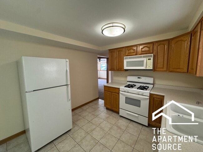Building Photo - 4752 N Menard Ave