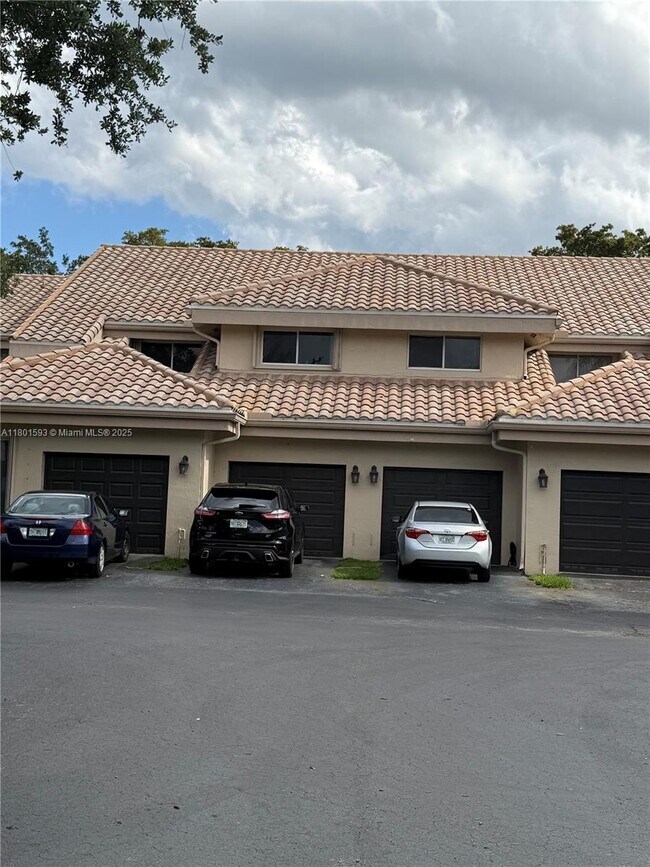 Foto del edificio - 16318 Malibu Dr