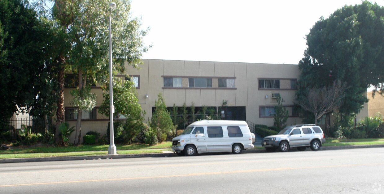 Foto del edificio - 8820 Van Nuys Blvd