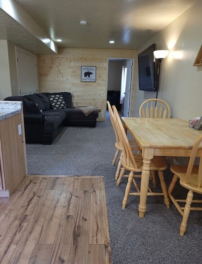 Building Photo - 317 S Silverstone Ln
