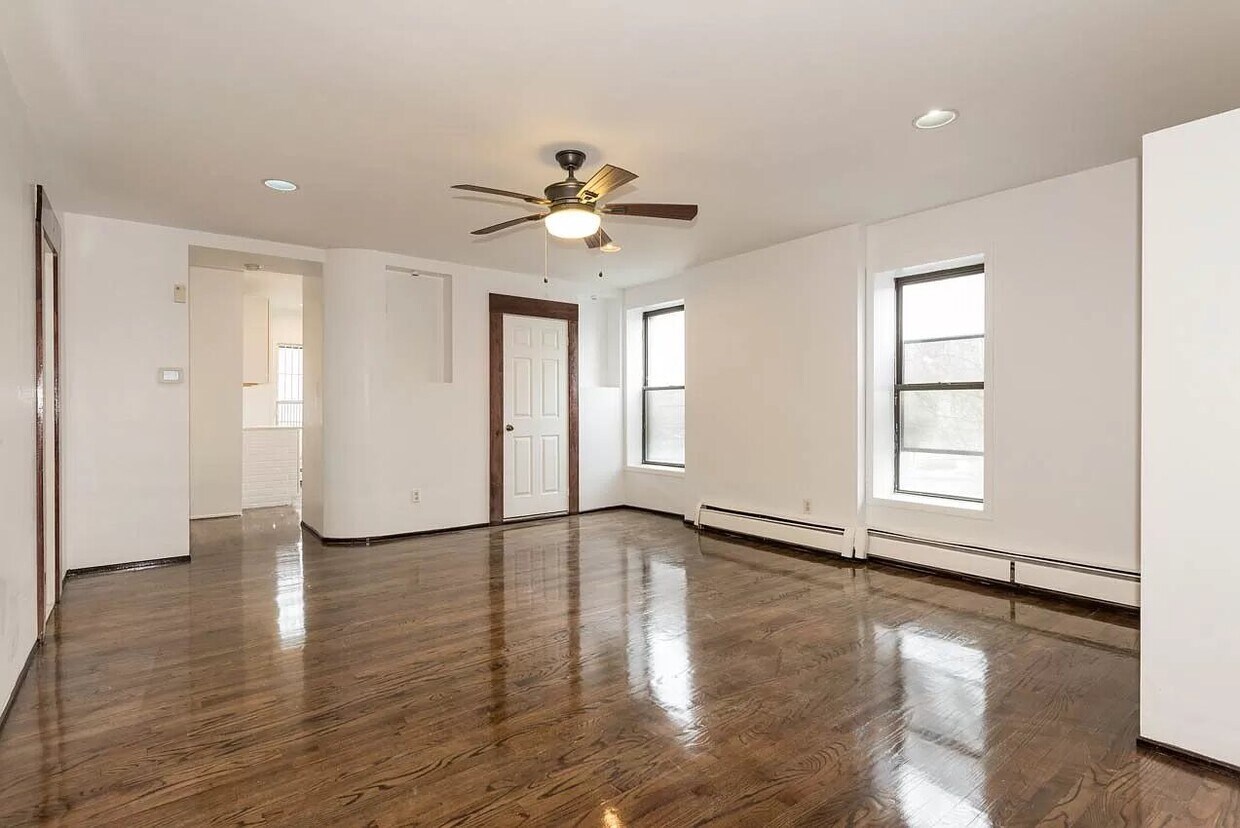 Primary Photo - 236 Grove St