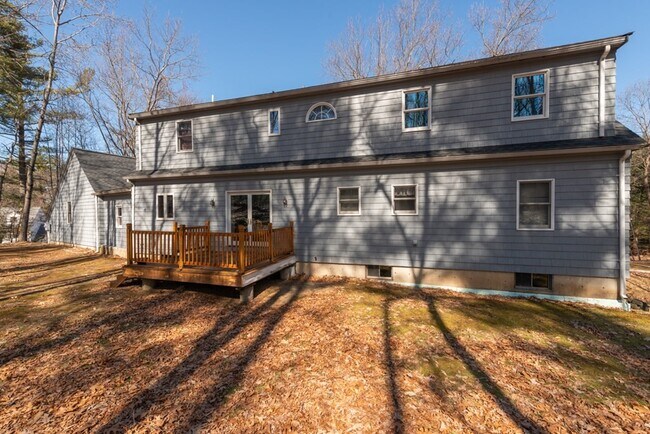 Foto del edificio - 82 Reedy Meadow Rd