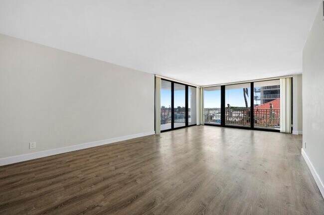 Building Photo - 5480 N Ocean Dr