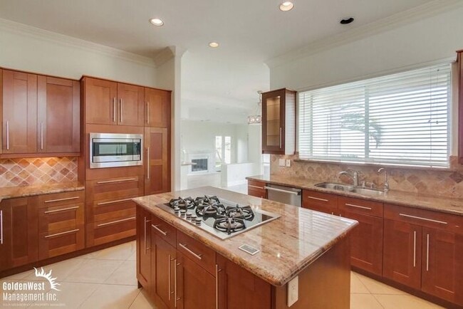 Building Photo - Bright & Spacious 4Bdm 3Ba Home in San Diego!