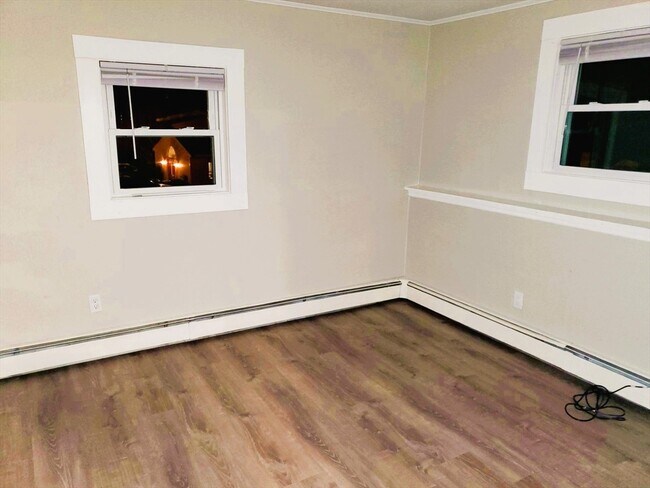 Foto del edificio - 392 E Center St