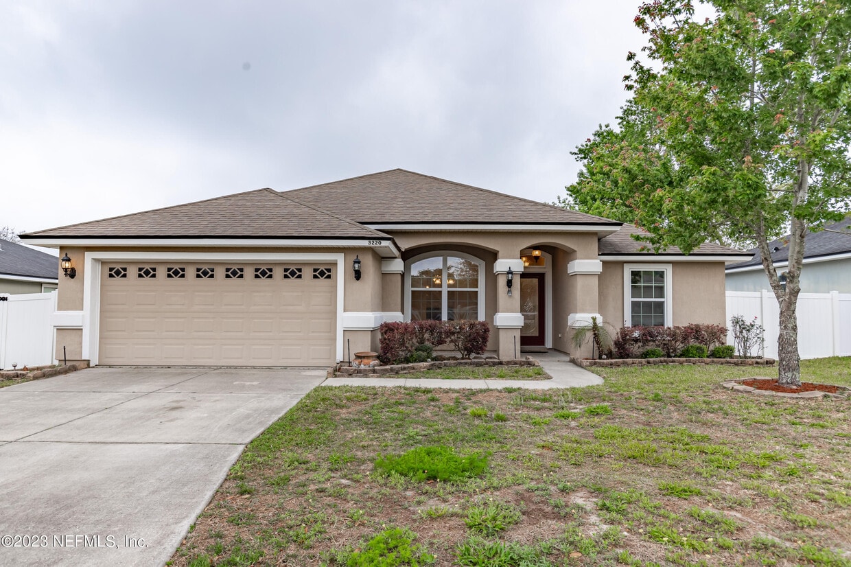 Foto principal - 3220 Deer Creek Dr