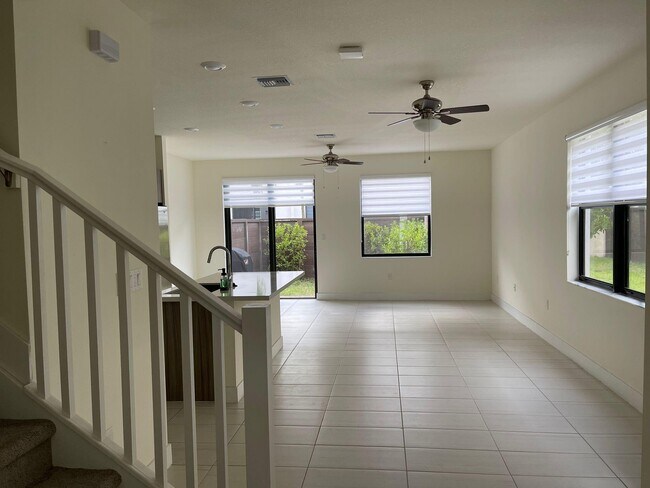 Building Photo - 15834 NW 91st Ave