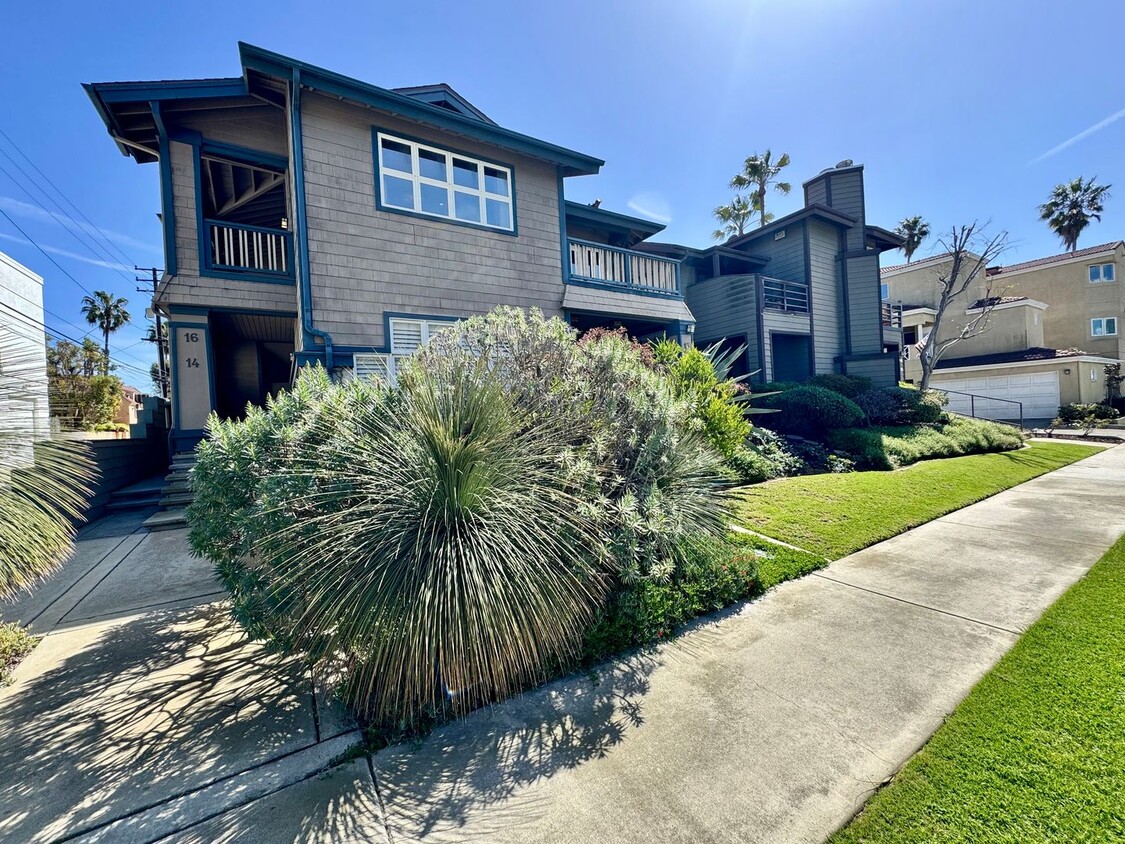 Primary Photo - Top Floor Bluff Park Condo with Ocean View