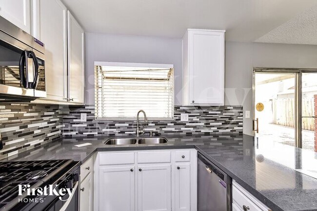 Building Photo - 1613 Amboy Drive