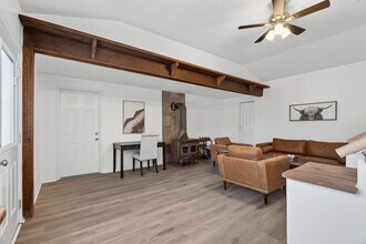 Building Photo - 453 Chamberlin Dr