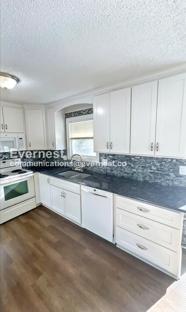 Building Photo - 1303 Michele Dr