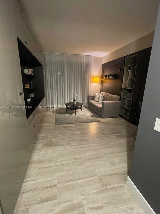 Foto del edificio - 1300 Brickell Bay Dr