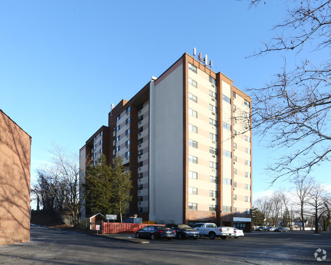 Foto del edificio - Hartford East Apartments