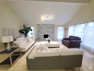 Building Photo - 2810 Arrowhead Dr