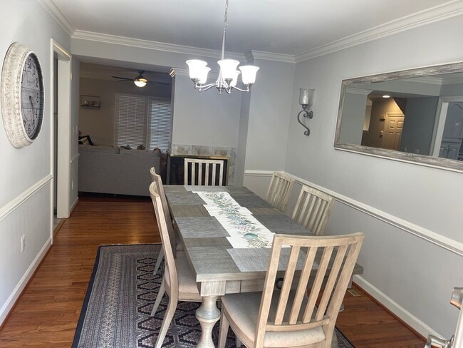 Dining Room - 2100 Bobbyber Dr