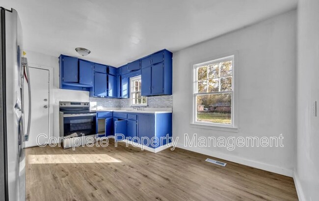 Building Photo - 2304 Eufaula Ave