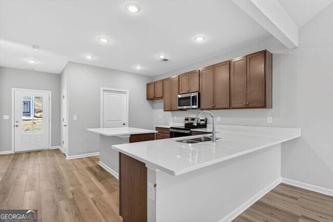 Foto del edificio - New Construction open concept, 3 bedroom home in Lagrange! Must see!
