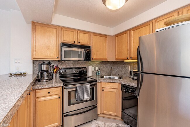 Foto del edificio - 1 br, 1 bath Condo - 1833 North Williams S...